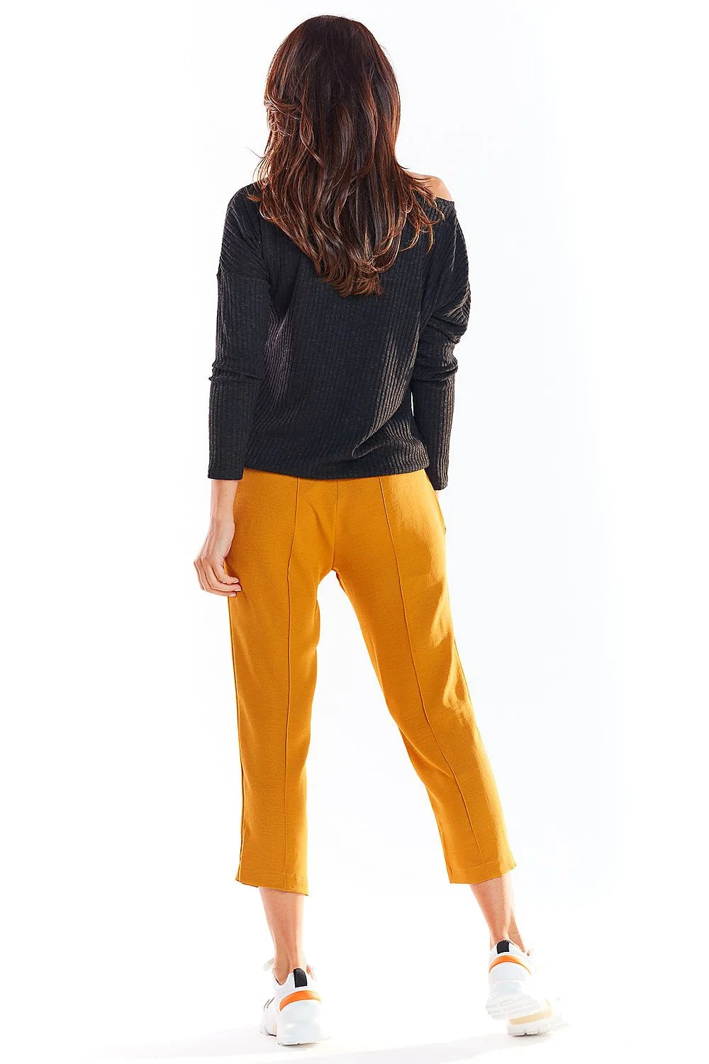 haut femme maille côtelée moutarde ocre coupe ample décontractée encolure asymétrique bateau épaule dévoilée manches longues extensible fin confortable polonaise