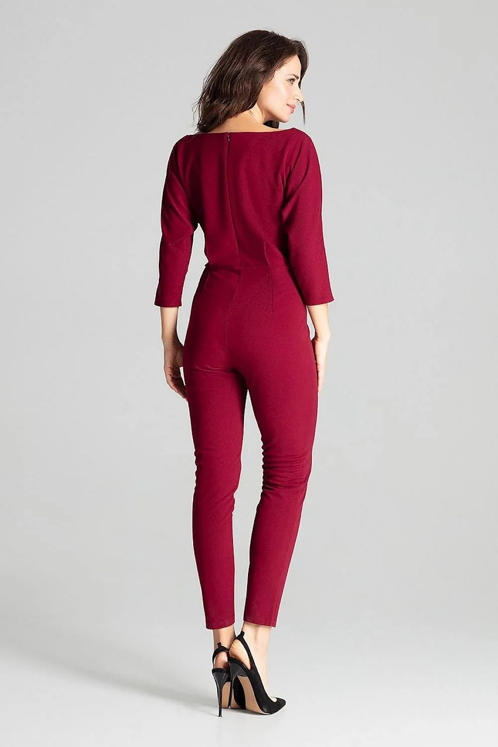 combinaison femme élégante grise polyester élasthanne manches troisquarts col bateau cintrée taille haute jambes cigarette cheville extensible structuré