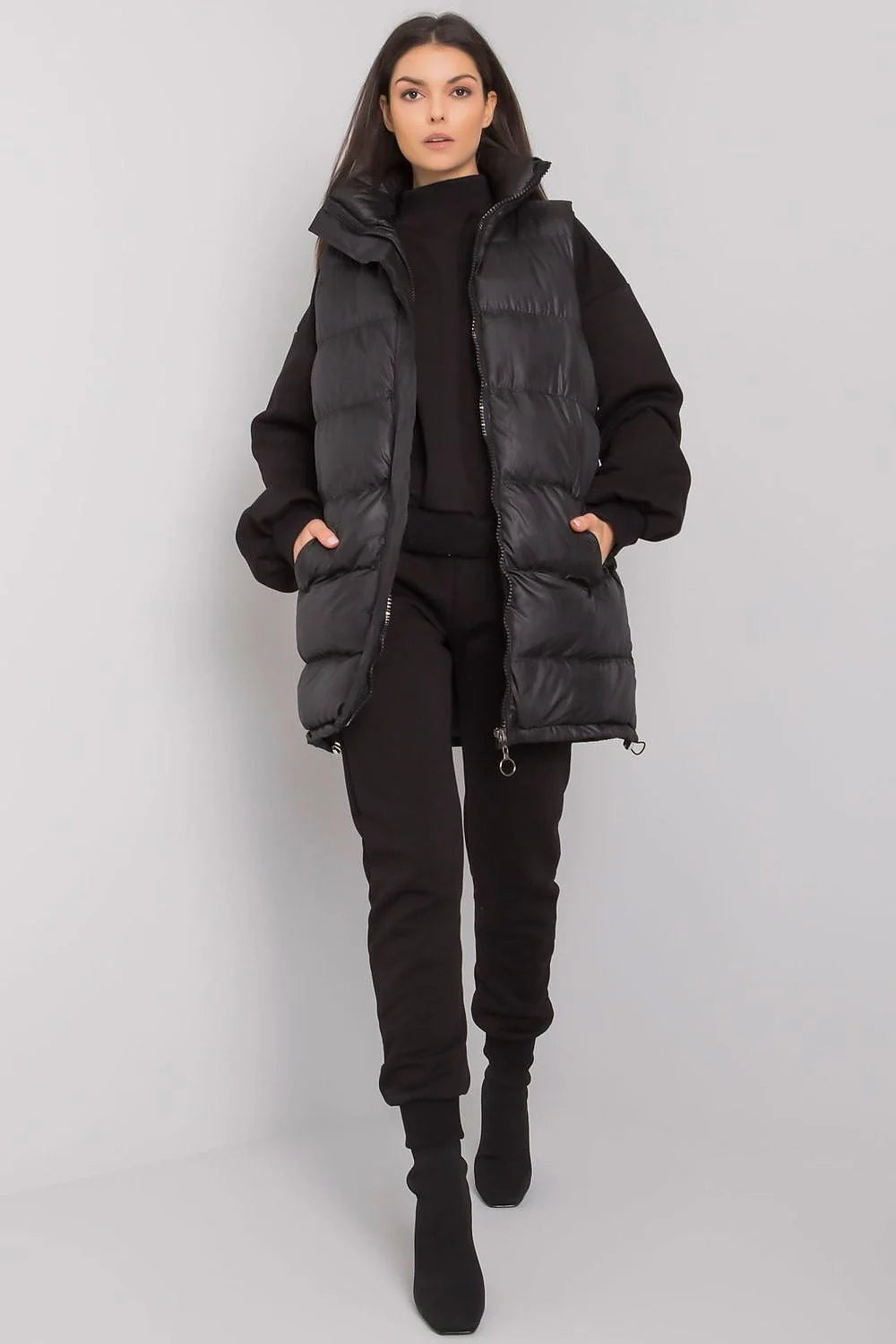 Veste doudoune, sweatshirt et pantalons jogging pour femme en beige, style casual chic, matières polyester et coton, occasion automne-hiver, taille S/M