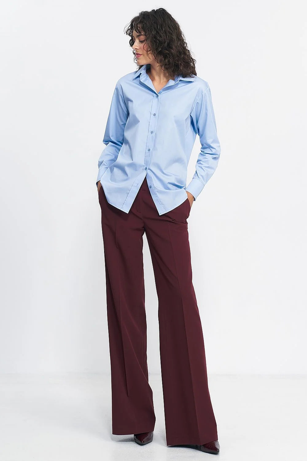 Pantalon long Nife élégant coupe large jambes évasées couleur bordeaux matière douce taille haute femme