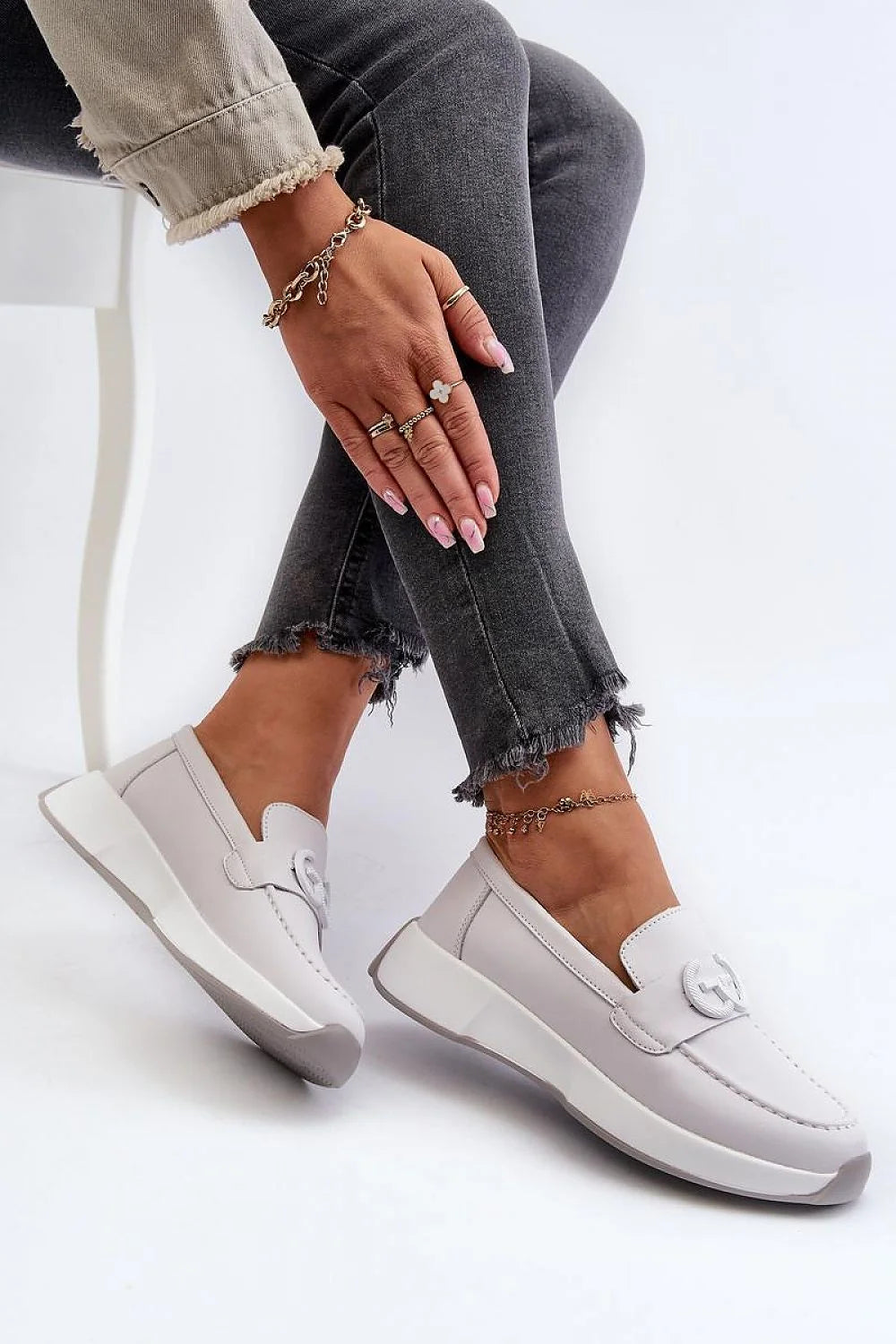 Moccasins pour femme en cuir naturel élégantes minimalistes blancs gris clair plateforme amorti confortable