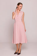 robe cocktail Stylove midi satinée rose pâle sans manches col tailleur décolleté V taille cintrée jupe trapèze mi longue élégante