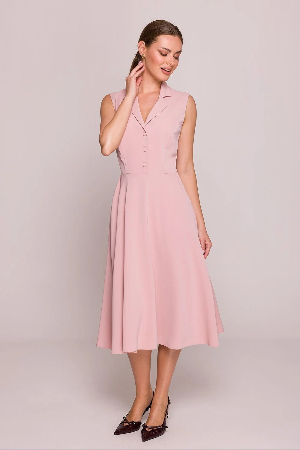 robe cocktail Stylove midi satinée rose pâle sans manches col tailleur décolleté V taille cintrée jupe trapèze mi longue élégante