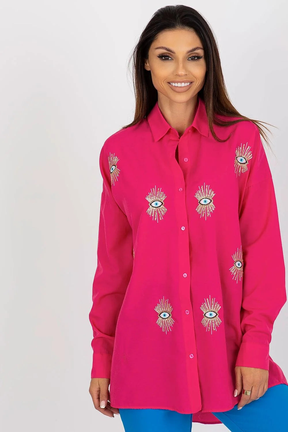 chemise femme oversize rose vif brodée yeux bleus rayons dorés manches longues amples col classique boutonnée fluide légère respirante