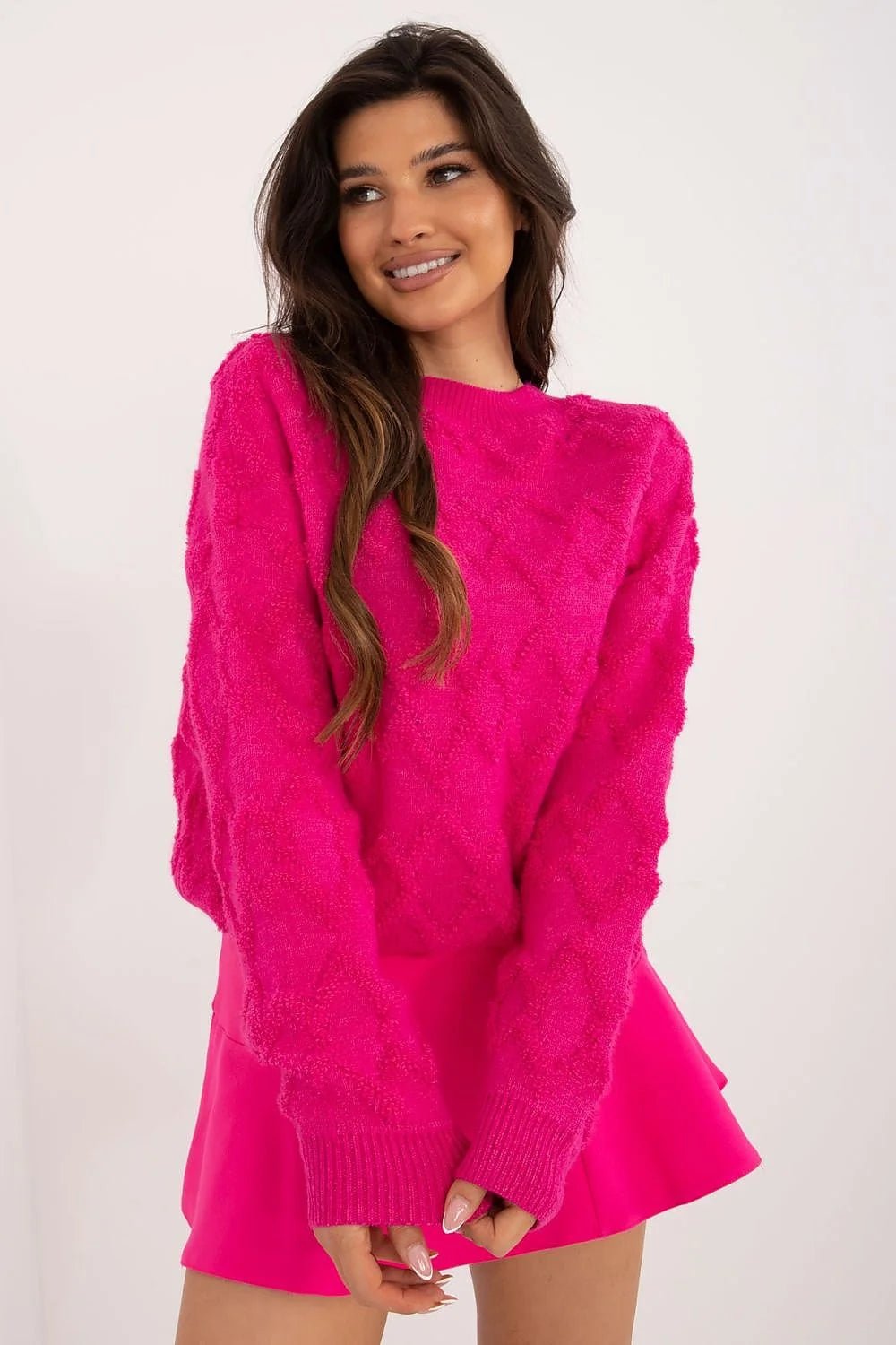 pull femme oversize fuchsia maille pelucheuse torsadée texturée manches longues poignets côtelés coupe légèrement ample confort moelleux élégant casual