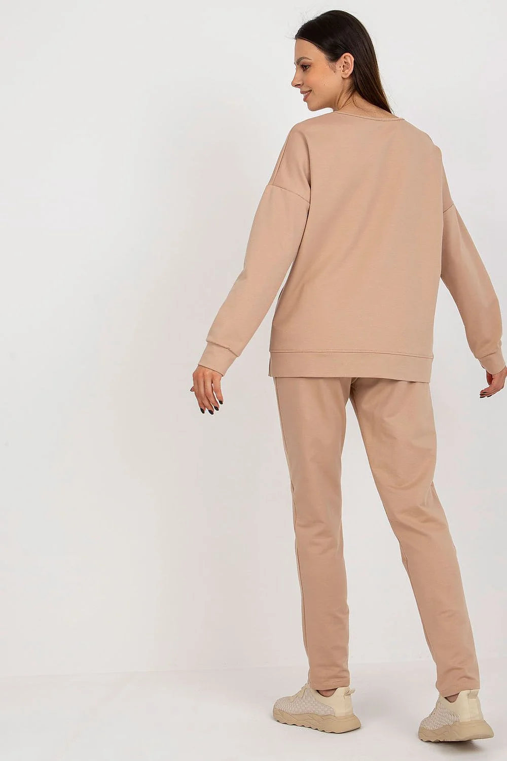 ensemble Lakerta femme moderne confortable molleton oversize manches longues col rond pressions métalliques poches plaquées pantalon slim taille élastique beige