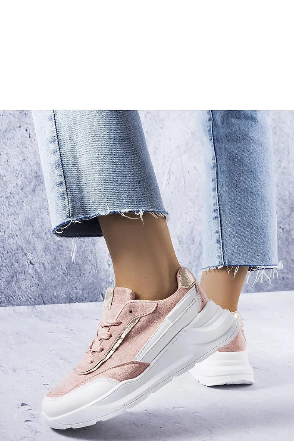Baskets femmes design moderne couleur rose pâle daim cuir style urbain chunky sneakers semelle épaisse lacets assortis