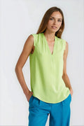 chemisier femme viscose fluide satinée sans manches encolure plongeante plis délicats coupe droite légèrement évasée ourlet arrondi citron