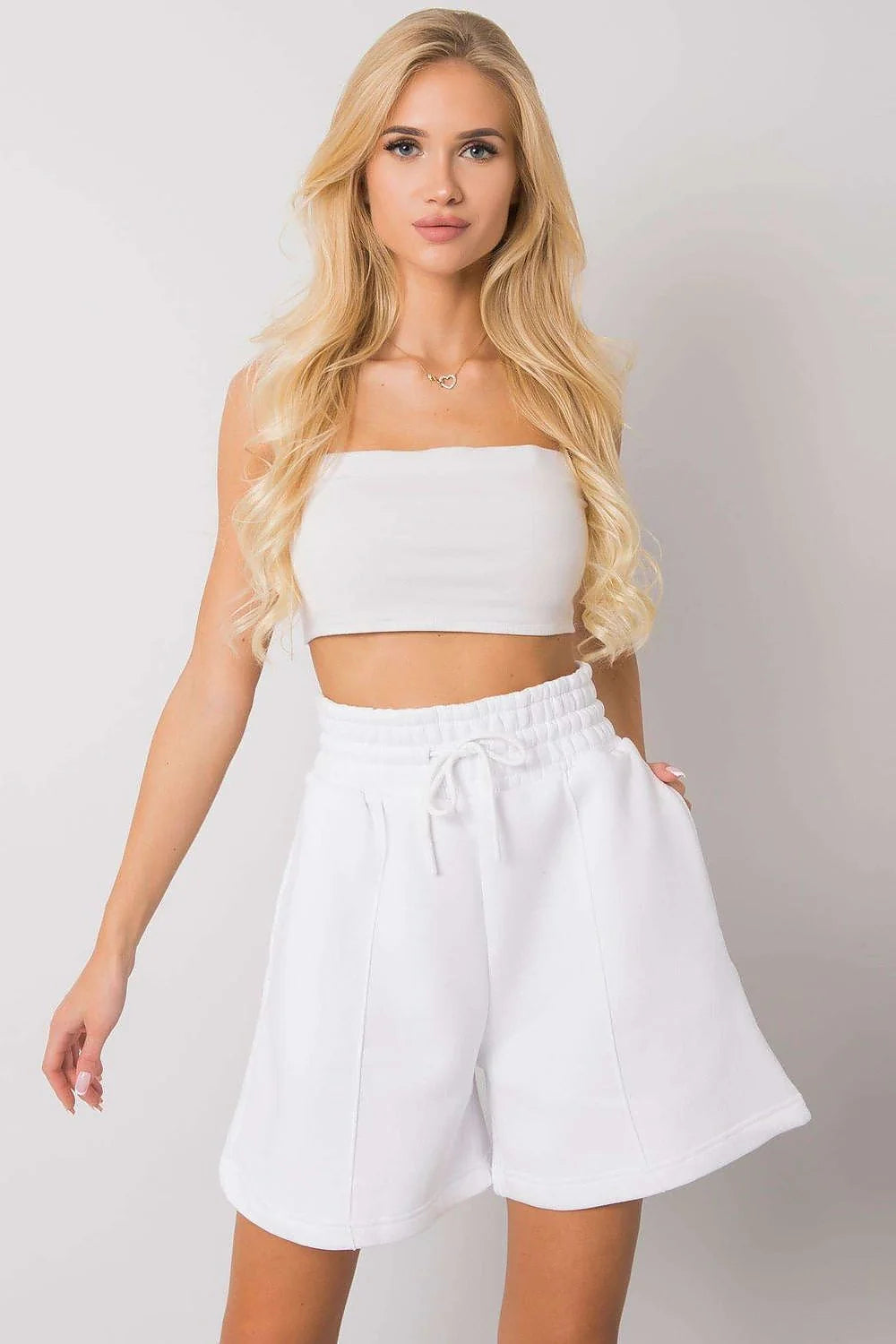 Shorts femme hautes élastiques coton blanc minimaliste poches latérales été 2023