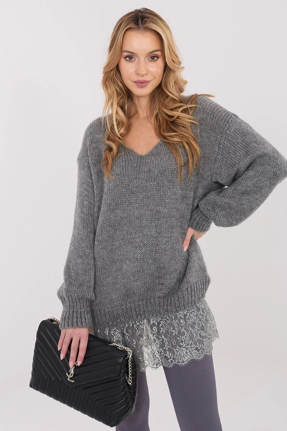 pull long femme oversize col V maille mohair acrylique nylon doux chaud moelleux manches bouffantes ourlet dentelle