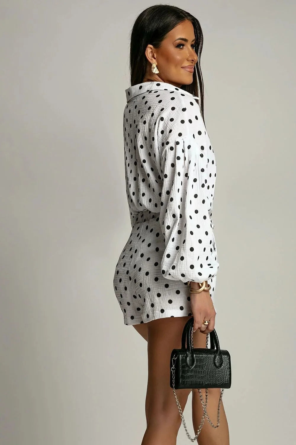 ensemble femme mousseline blanche pois noirs chemise manches longues ballon boutonnée short taille haute ceinture nouée poches latérales