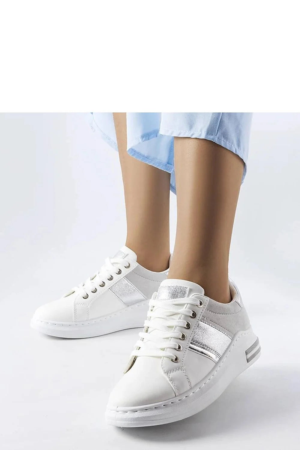 baskets Solea femme blanches basses cuir lisse inserts argentés lacets blancs œillets métalliques semelle plateforme caoutchouc confortable durable