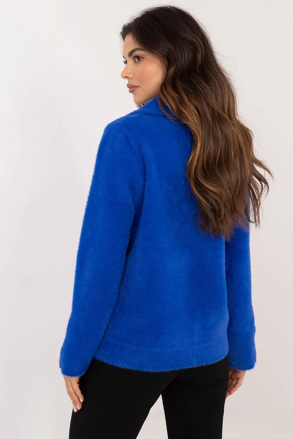 Veste pour femme chic et décontractée bleu cobalt boutons dorés tissu pelucheux manches longues coupe droite style moderne
