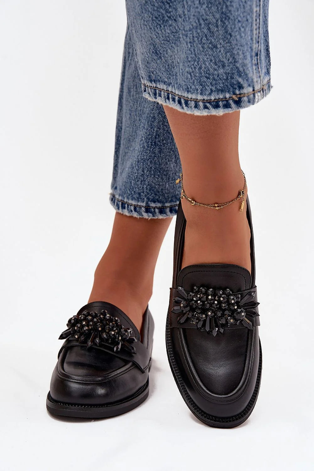 mocassins femme noirs simili cuir loafer bout arrondi talon bas tige souple ornement bijou perles pierres confort polyvalents