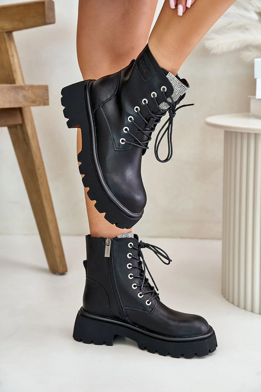 Bottines femmes design moderne robuste cuir noir高 shaft talon plat plateforme solide fermeture éclair latérale