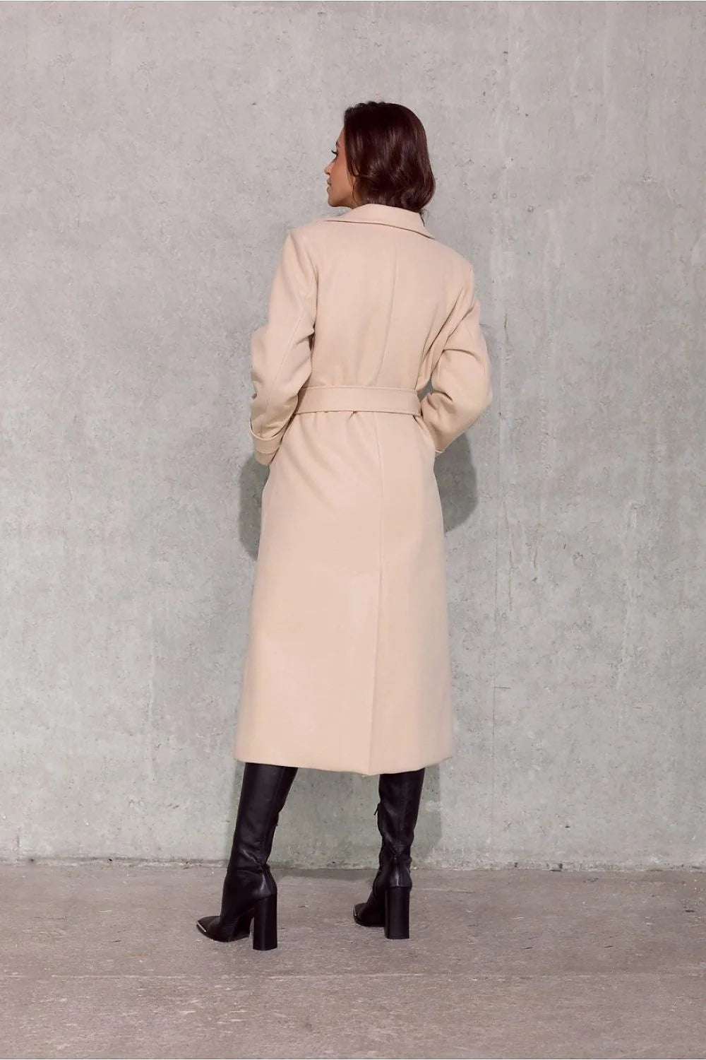 Manteau élégant pour femme long beige clair coupe droite ajustée col à revers matière chaude occasion多种