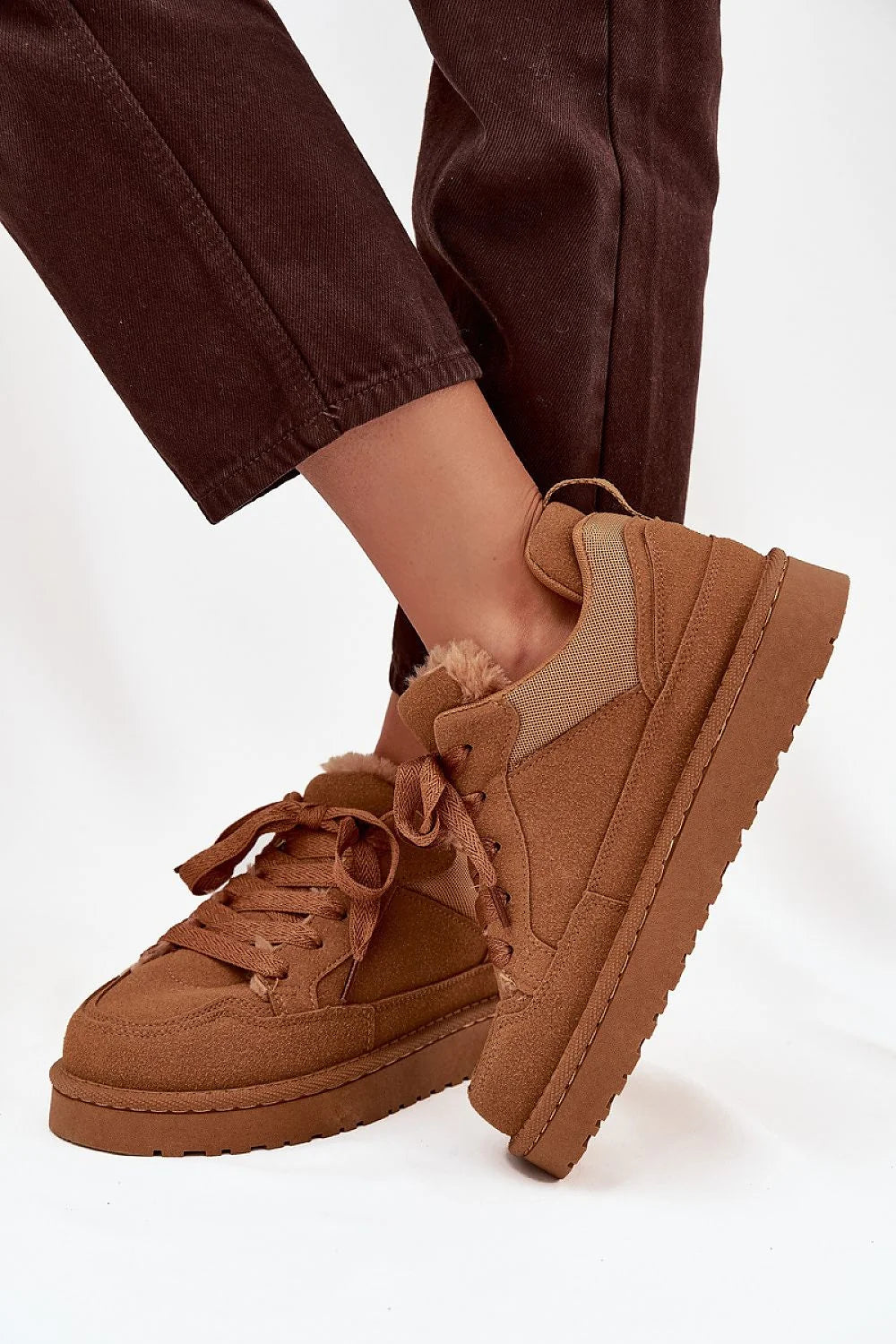 sneakers montantes femme suédine écologique cognac lacets col rembourré fausse fourrure apparente semelle plateforme crantée caoutchouc adhérence confort maintien chaud