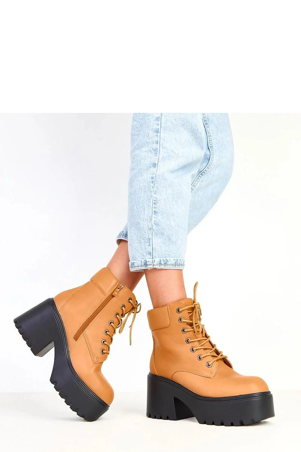 bottines chunky camel cuir écologique bout carré tige 12cm talon 9cm plateforme 5cm lacets fermeture éclair doublure tissu mi saison