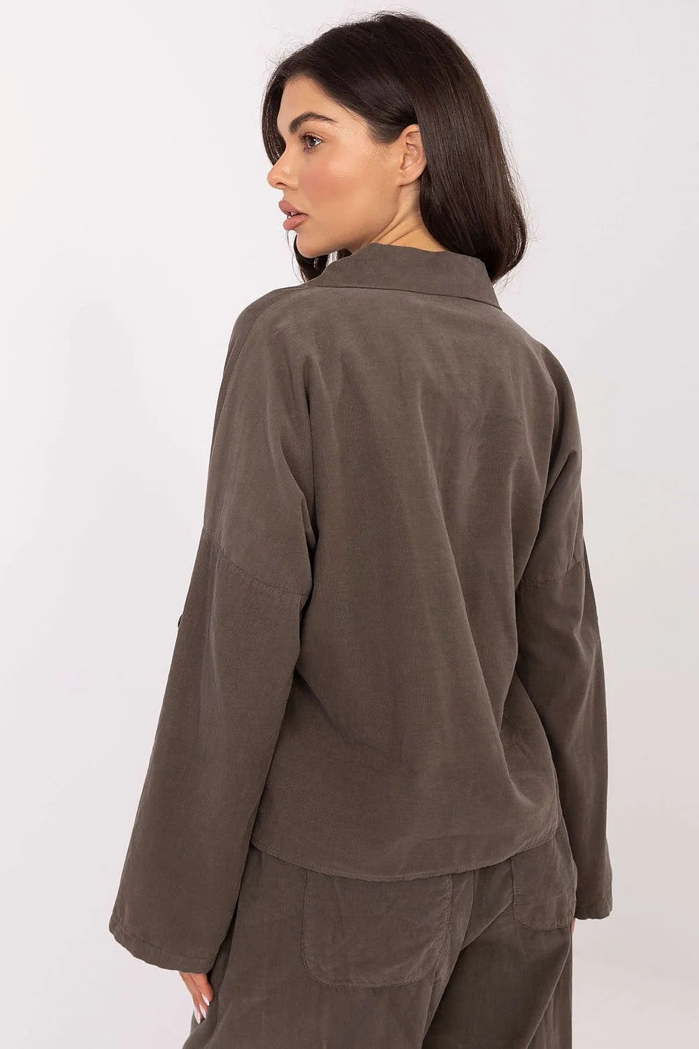 combinaison femme velours côtelé taupe col chemise boutonnage devant coupe ample manches longues taille élastiquée ceinture boucle dorée