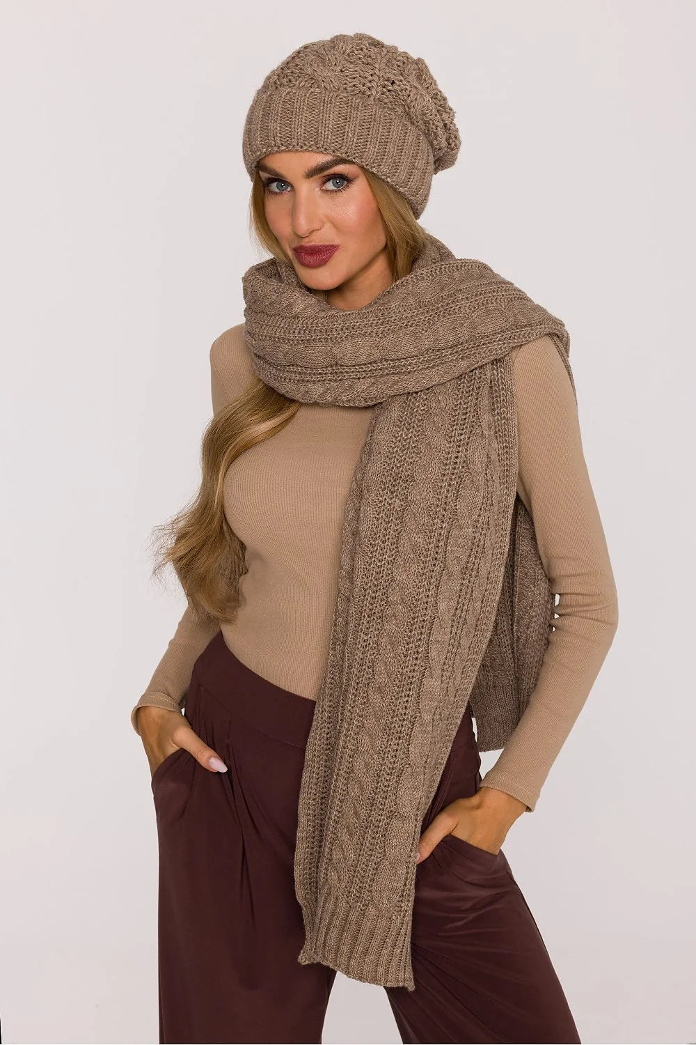 châle écharpe femme longue oversize maille torsadée taupe tricot épais motif câble finitions bords côtelés largeur généreuse texture douce chaude