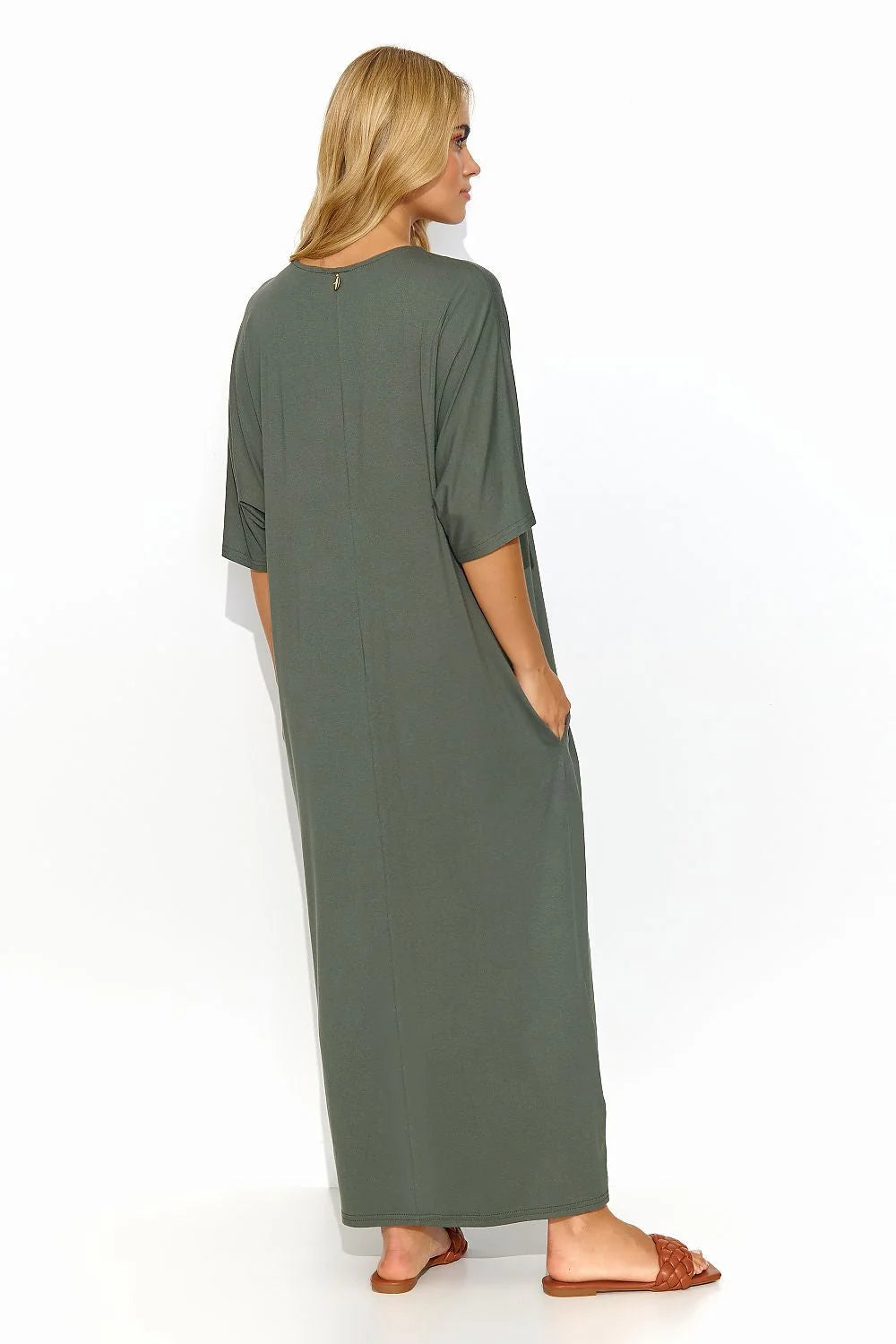 Robe de jour Makadamia maille légère style épuré manches courtes poches latérales couleur kaki femme