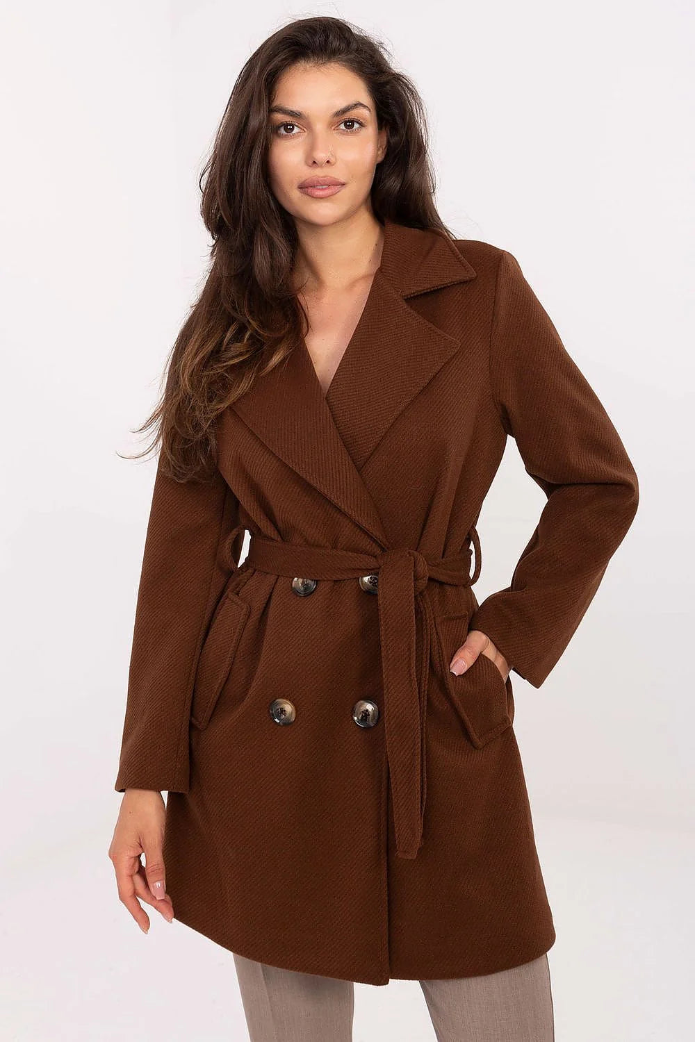 manteau femme court double boutonnage ceinture nouée chocolat col tailleur coupe droite mi cuisses poches rabat texturé laine