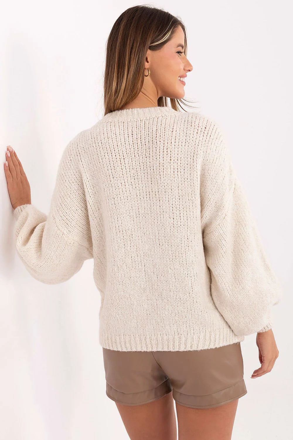 pull femme écru grosse maille col rond coupe ample courte manches ballon longues poignets côtelés texture douce moelleuse