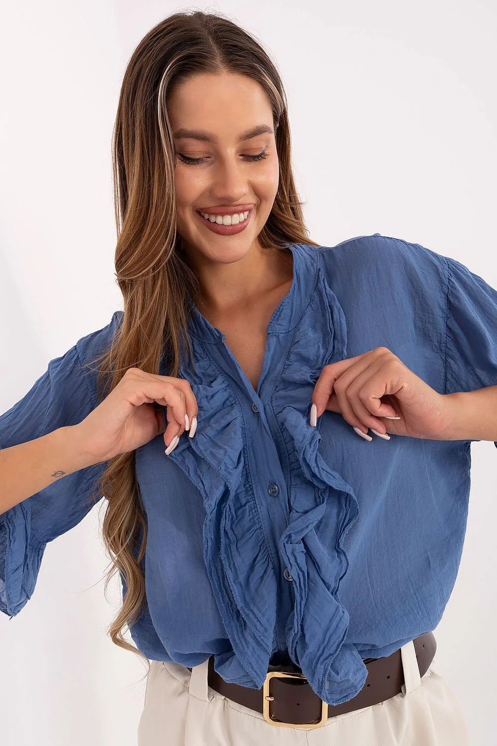 Chemise bohème pour femme en coton couleur bleue douce manches 3/4 volants col rond style élégant