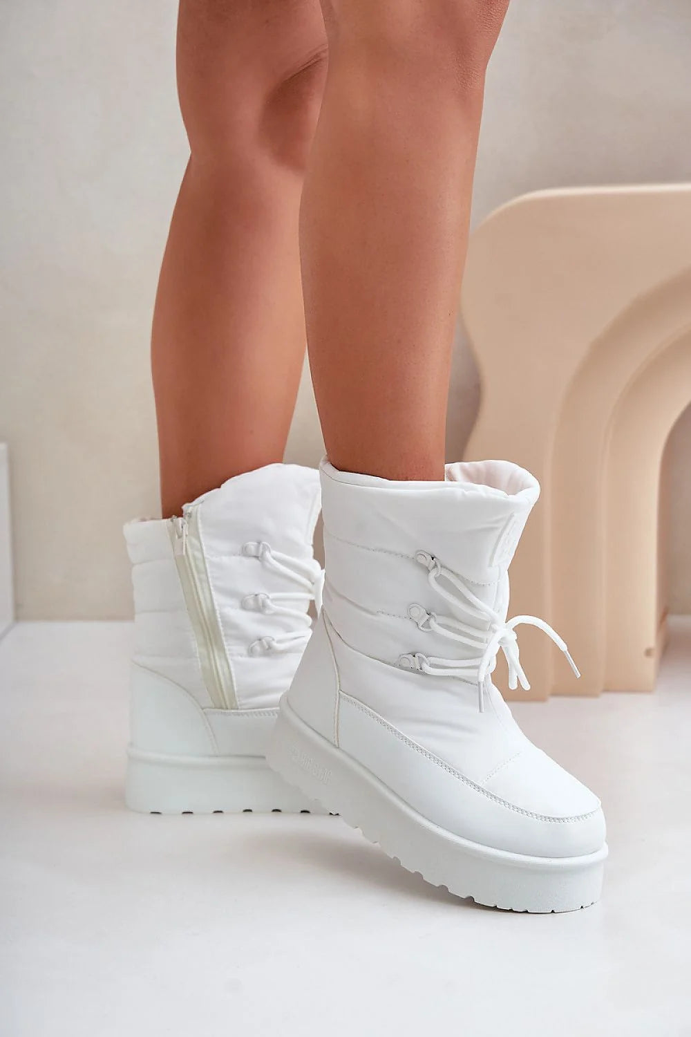 Bottes de neige pour femme élégantes montantes design moderne tissu matelassé fourrure intérieure semelle plateforme épaisse chauffantes confortables froid neige hiver