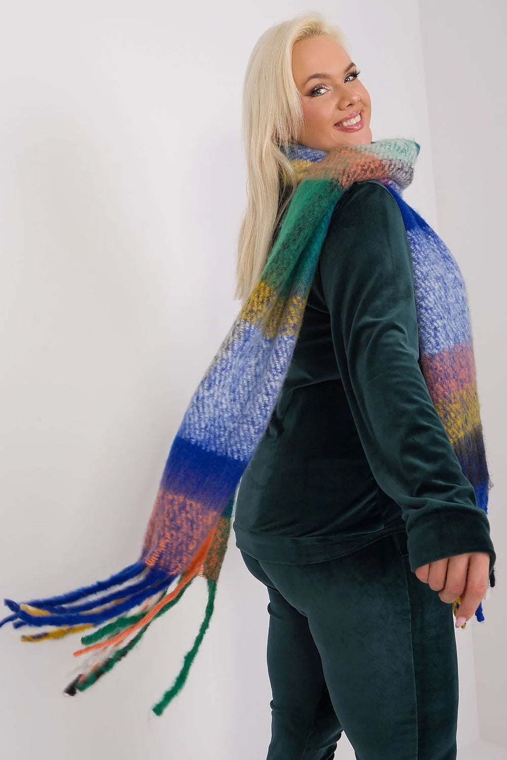 écharpe longue multicolore rayures larges franges velours pelucheuse moelleuse oversize épaisse chaude texturée casual chic femme