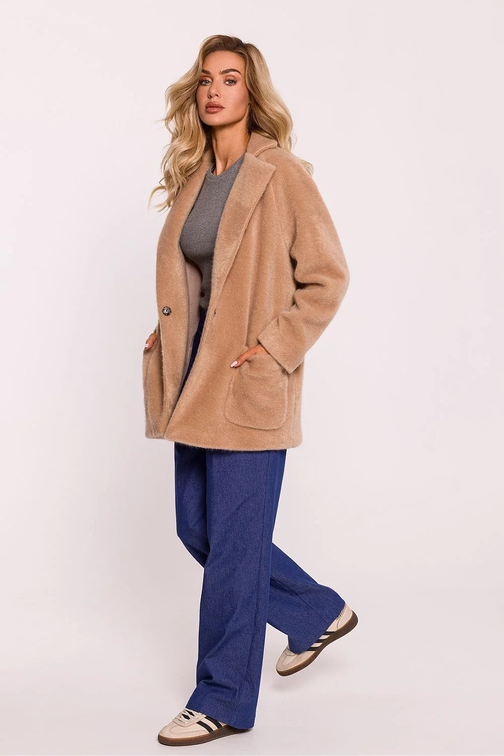 Manteau Moe pour femmes en tissu duveteux style classique beige clair coupe oversize avec col à revers et poches intégrées