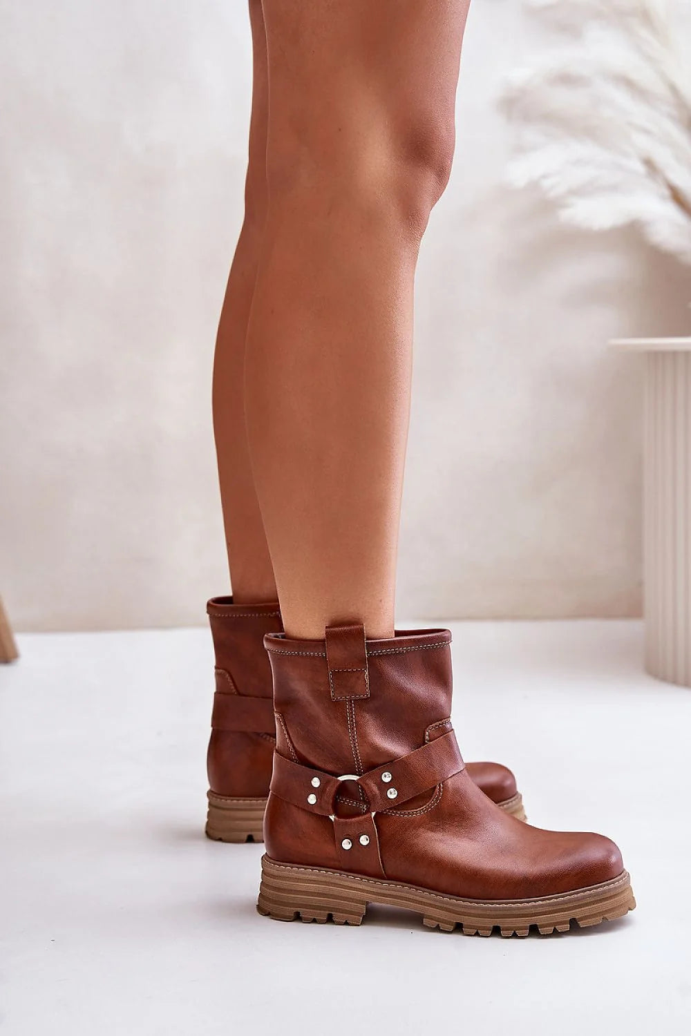 Bottes Step in style pour femmes, style élégant, cuir naturel, talon plat, nez arrondi, fermeture à glissière, rayures décoratives, confort quotidien