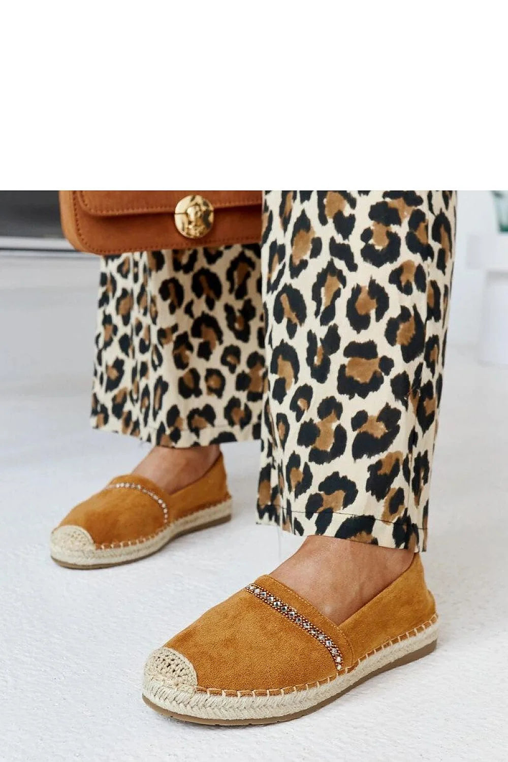 espadrilles abia suédine caramel zircons jute tressée semelle caoutchouc confortable rembourrée slipon bout renforcé coutures apparentes coupe ronde