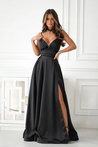 robe longue soirée satinée brillante noire bal glamour luxe évasée fente haute corset laçage dos bretelles fines poches cachées cintrée