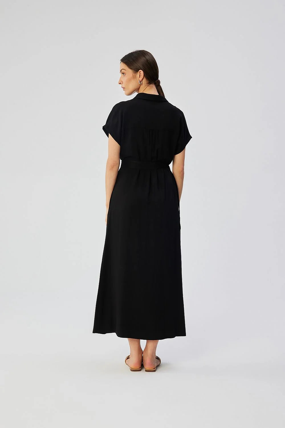 Robe chemise longue noire en viscose classique manches courtes col chemise ceinture poches femme occasion多种