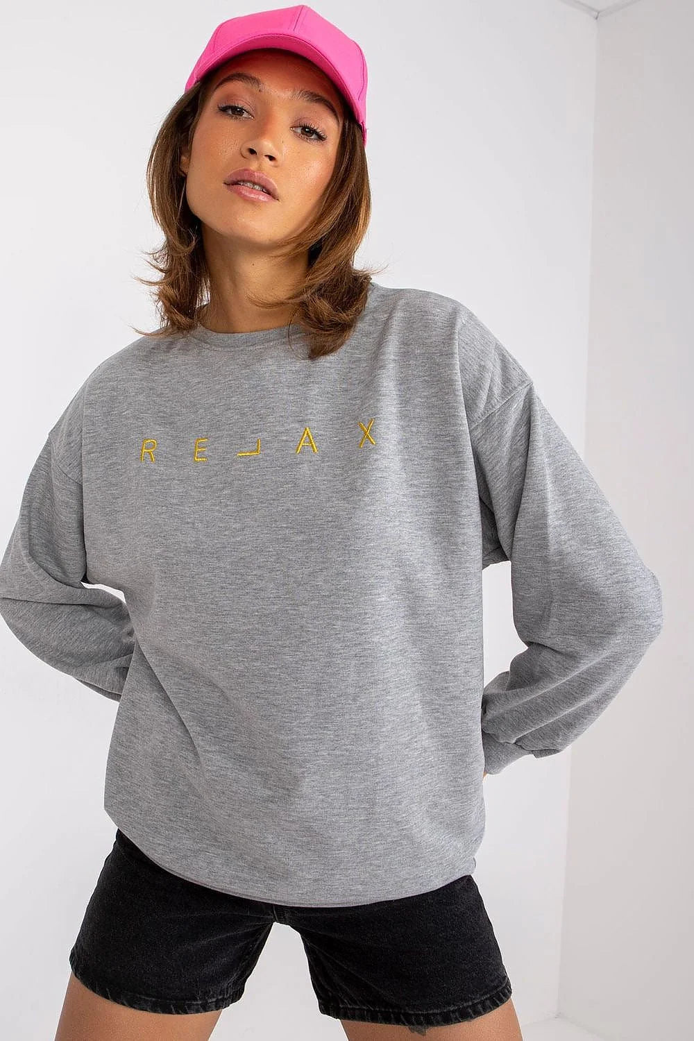 Sweatshirt femme beige design minimaliste moderne 70 coton 30 polyester oversize épaules tombantes col rond broderie jaune RELAX style casual
