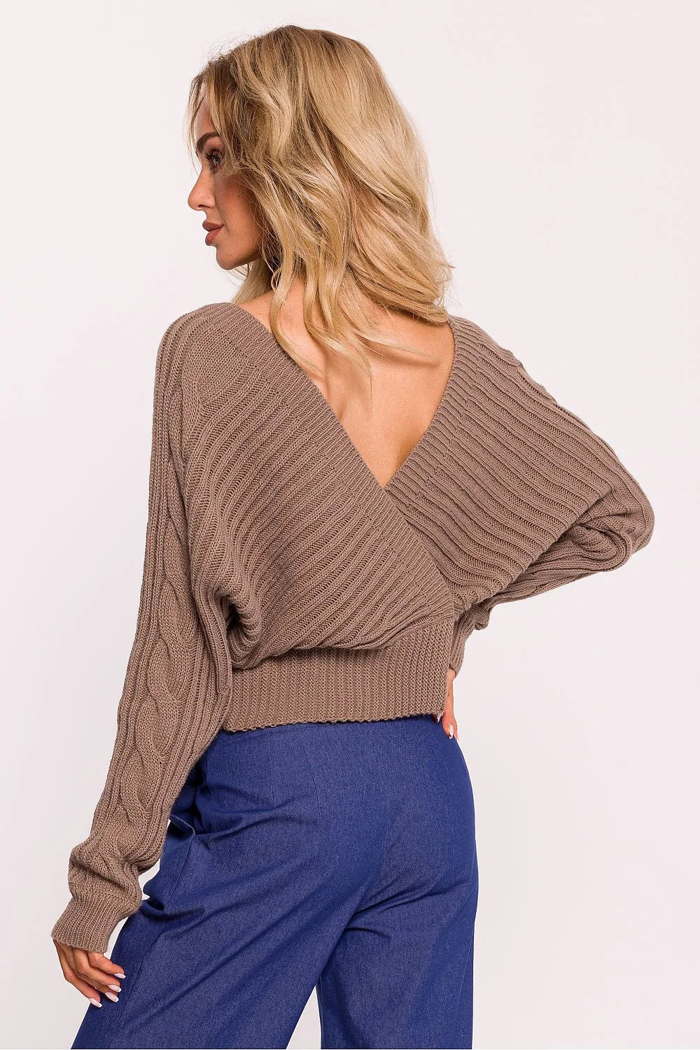 Pull-over féminin Chandail Moe en maille taupe col V profond manches longues envers côtelé femme élégance intemporelle