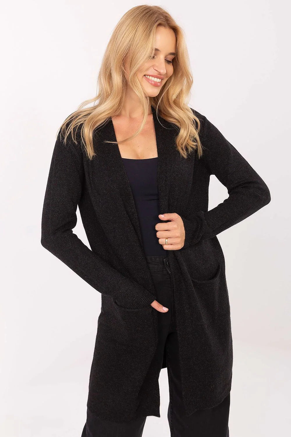 cardigan long femme gilet ouvert mi cuisses maille tricotée noir col châle manches longues poches plaquées côtelés