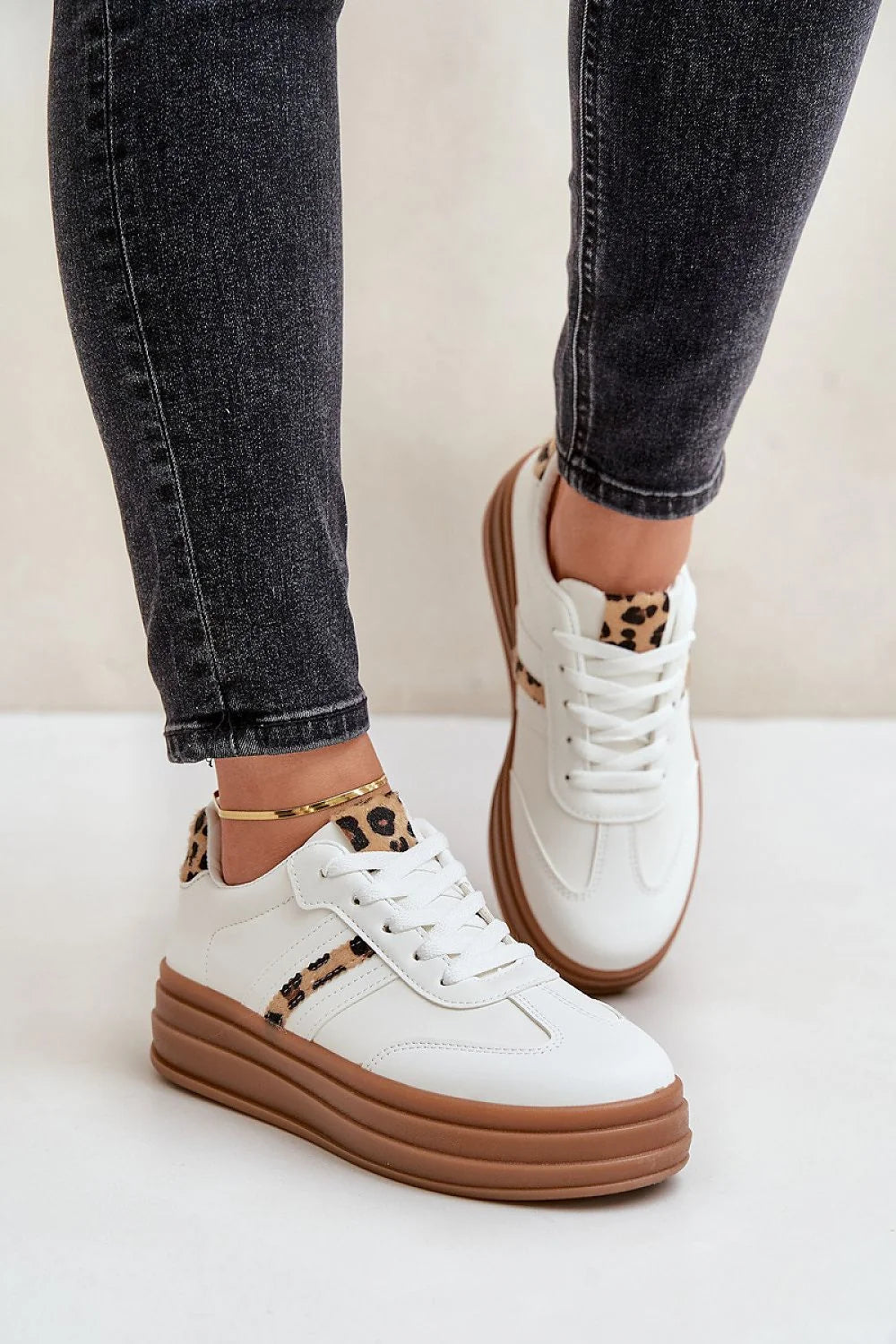 Chaussures de sport pour femmes élégantes en similicuir design moderne motif animalier semelle épaisse confortable