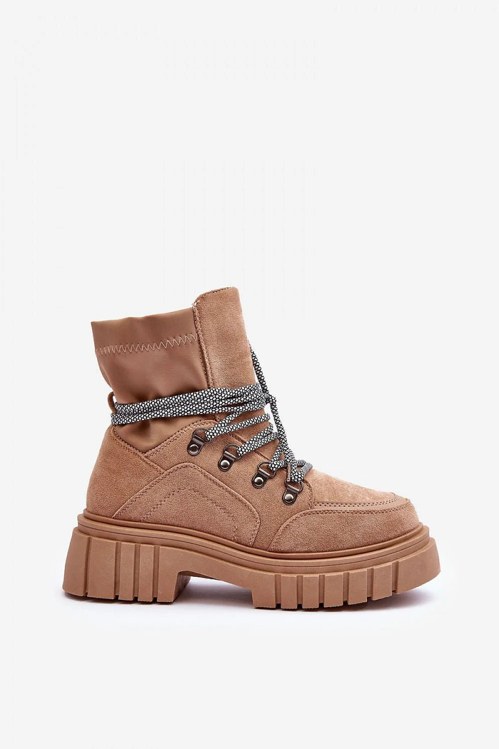 bottes montantes femme beige camel suède rangers urbaines chunky semelle plateforme crantée talon léger lacets bicolores œillets métalliques matelassée rembourrée