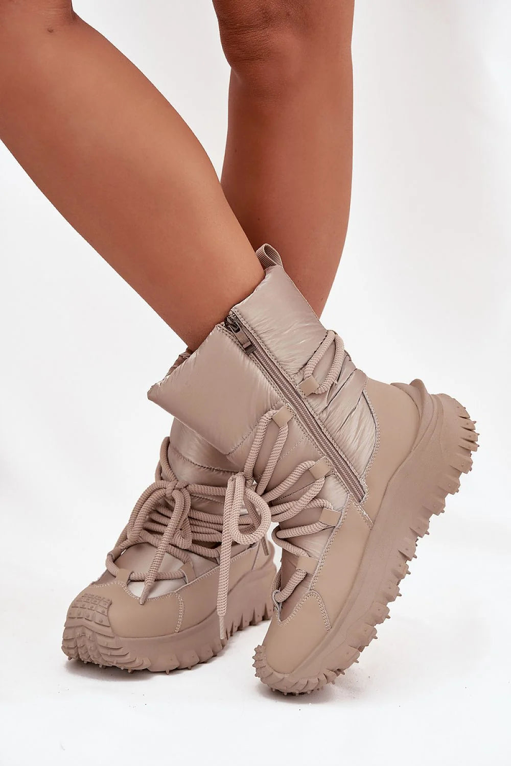 bottes neige femme Lee Cooper cuir textile matelassé beige nude plateforme crantée caoutchouc antidérapante fourrée zippée lacets épais rembourré maintien