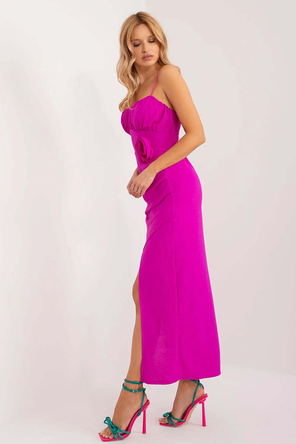 robe cocktail longue fuchsia moulante colonne bustier froncé fines bretelles fleur drapée taille marquée fente frontale sexy polyester stretch élégante