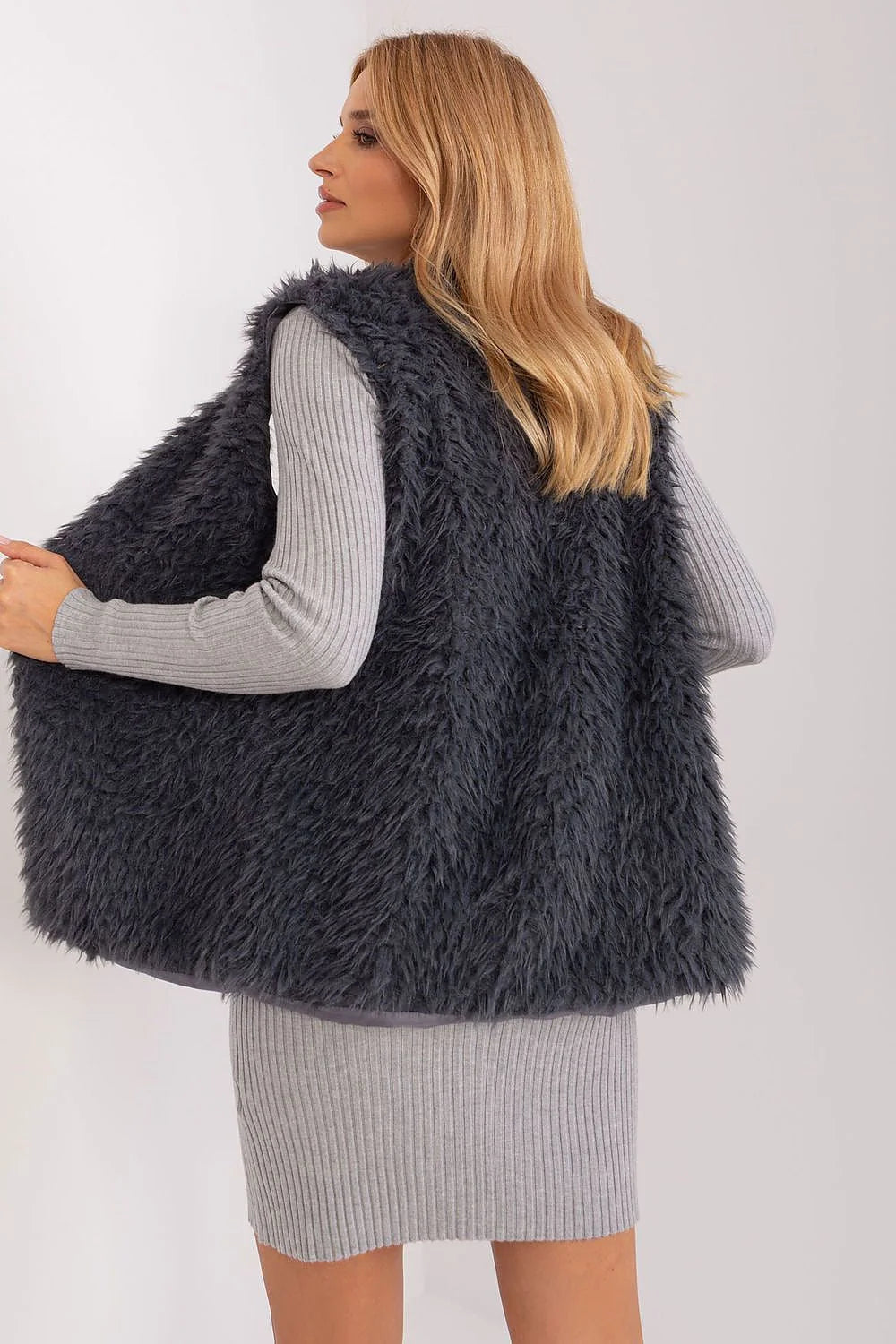 Gilet Och Bella imitation fourrure grise foncée sans manches robe longues manches grise claire tenue chic moderne femme