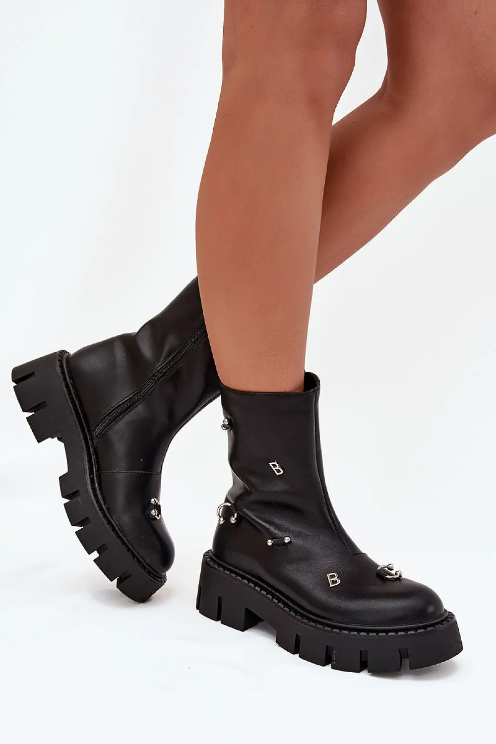 bottines femme mi mollet cuir écologique plateforme talon plat semelle crantée bout rond fermeture éclair doublure polaire ornements métalliques argentés