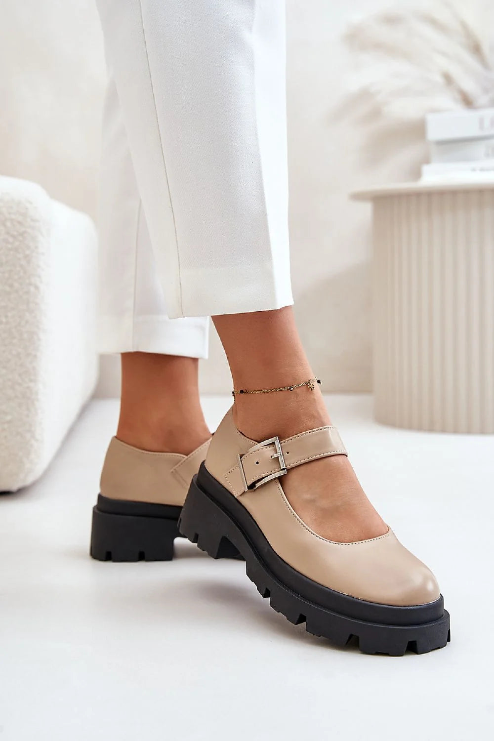 Chaussures basses féminines Mary Jane beige plateforme cuir écologique confort ajustable style moderne occasion quotidienne