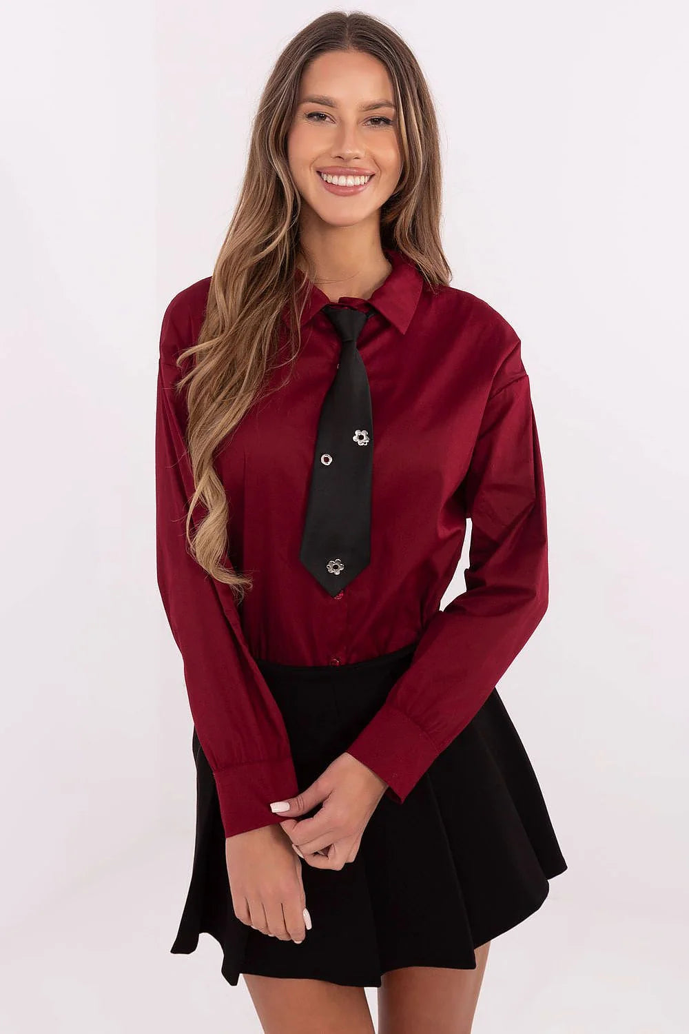 Chemise manche longue Italy Moda en coton élasthanne, col classique, cravate amovible, rouge bordeaux, coupe ajustée, femme élégance intemporelle