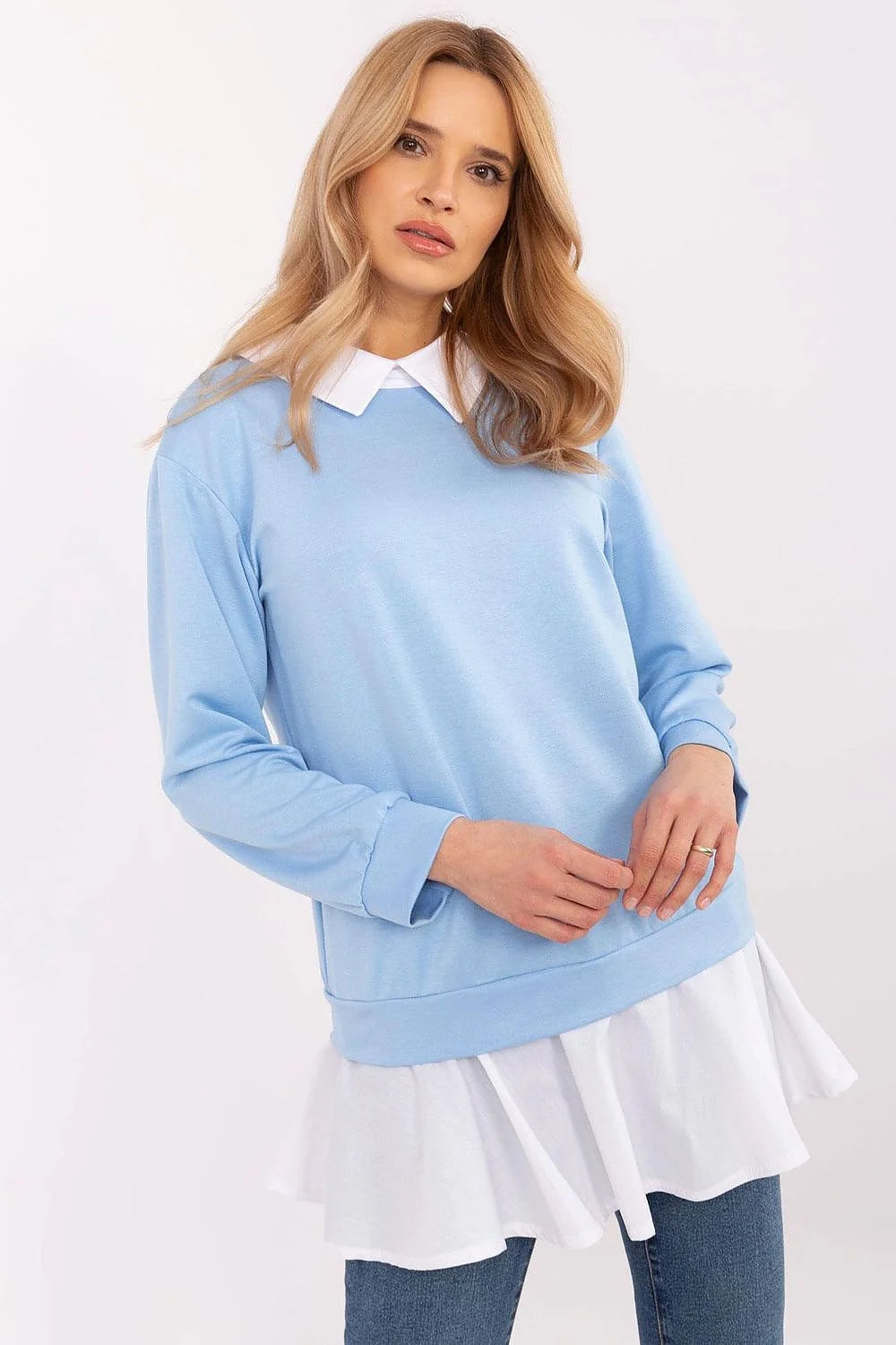 Top féminin design layeré couleur pastel bleu chemisier col manches longues ourlet volanté femme casual chic