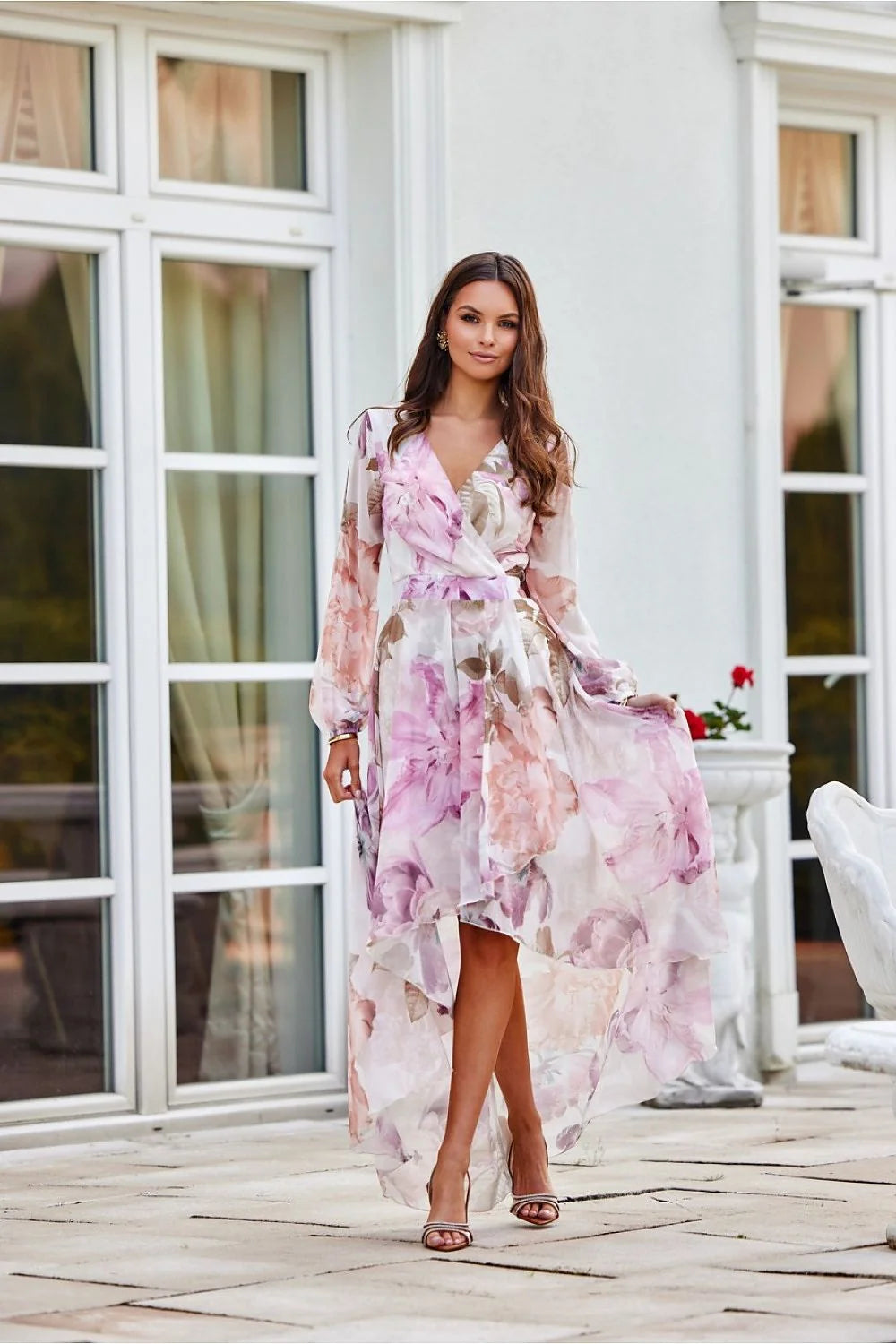 robe asymétrique longue maxi fleurie estivale romantique manches longues bouffantes ceinture taille nouée décolleté croisé chiffon mousseline doublée fluide