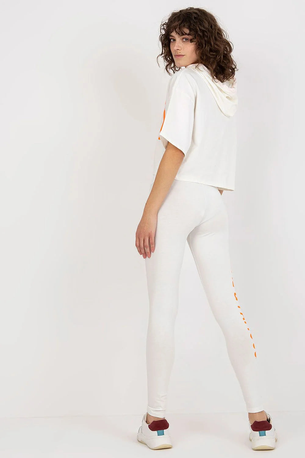 Ensemble sportif moderne femme sweat à capuche crop top leggings extensibles coton élasthanne look athleisure