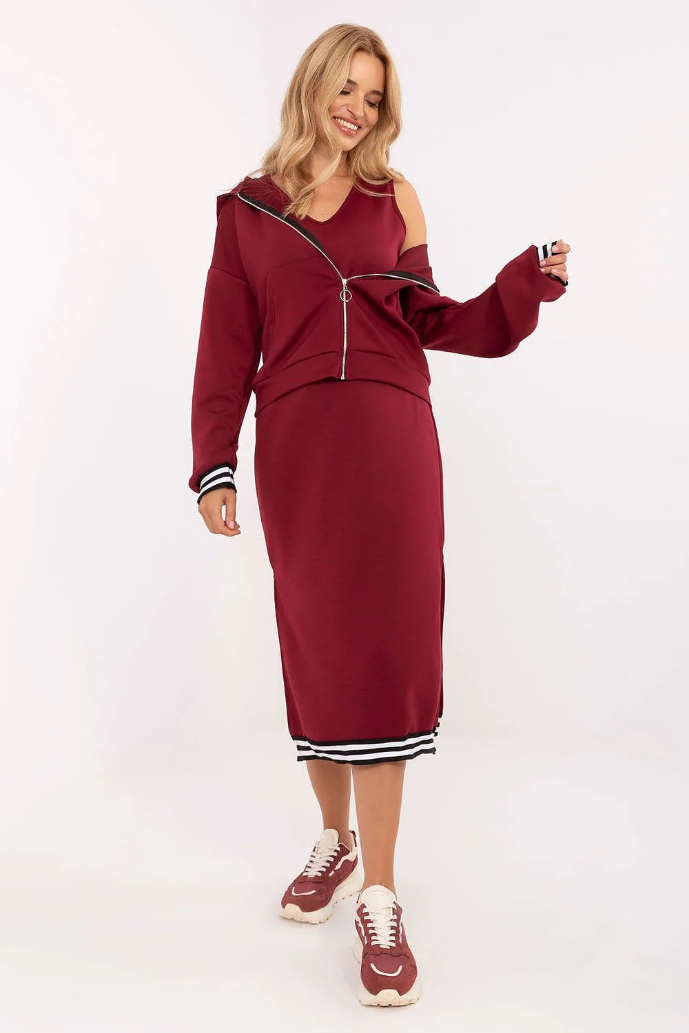 ensemble casual femme deux pièces sweat zippé asymétrique bordeaux capuche manches longues poches pratiques robe midi bretelles épaisses
